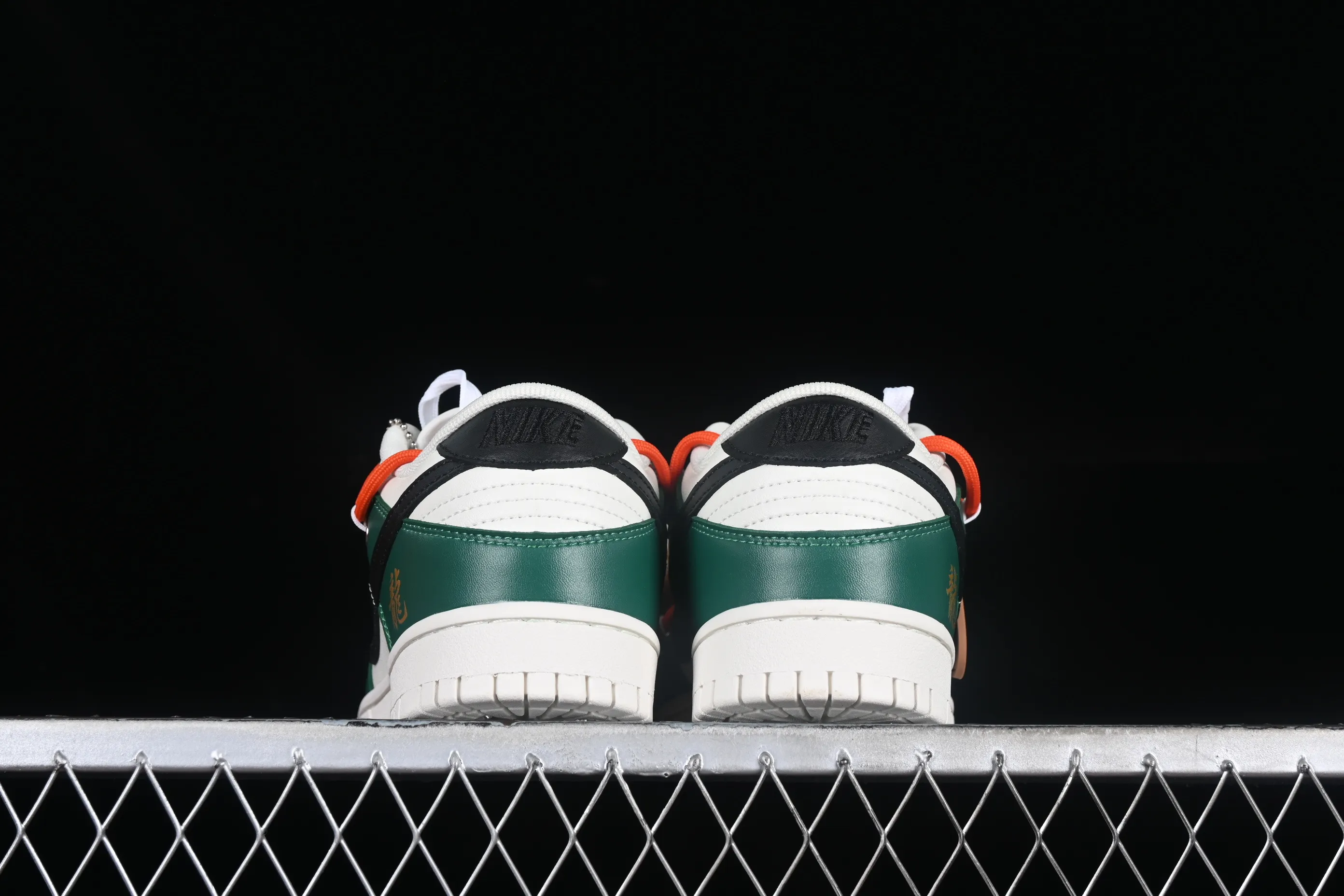 All categories Nk SB Dunk series Nk SB Dunk Low low-top sneakers Nk Dunk Low "Year of the Dragon" Year of the Dragon limited theme SB low-top casual sneakers DJ6188-100